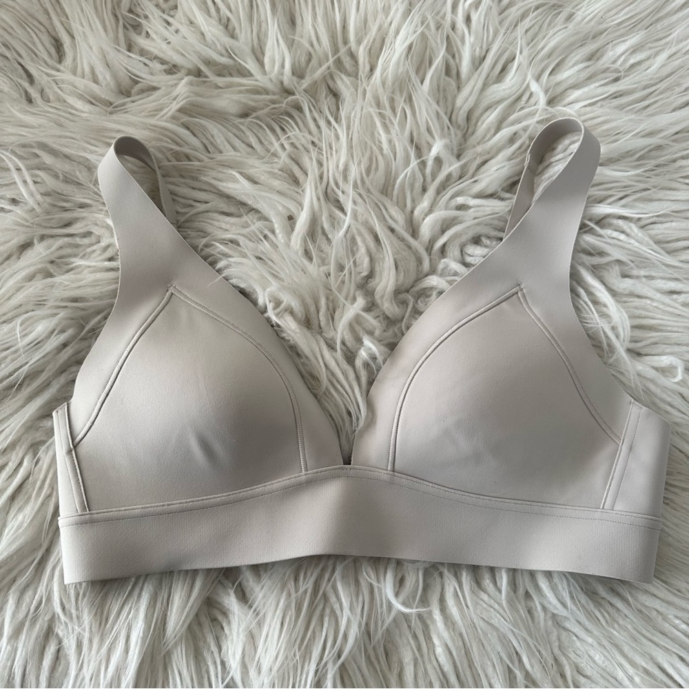 Athleta Essential Bra off‎ white wireless adjustable band size M